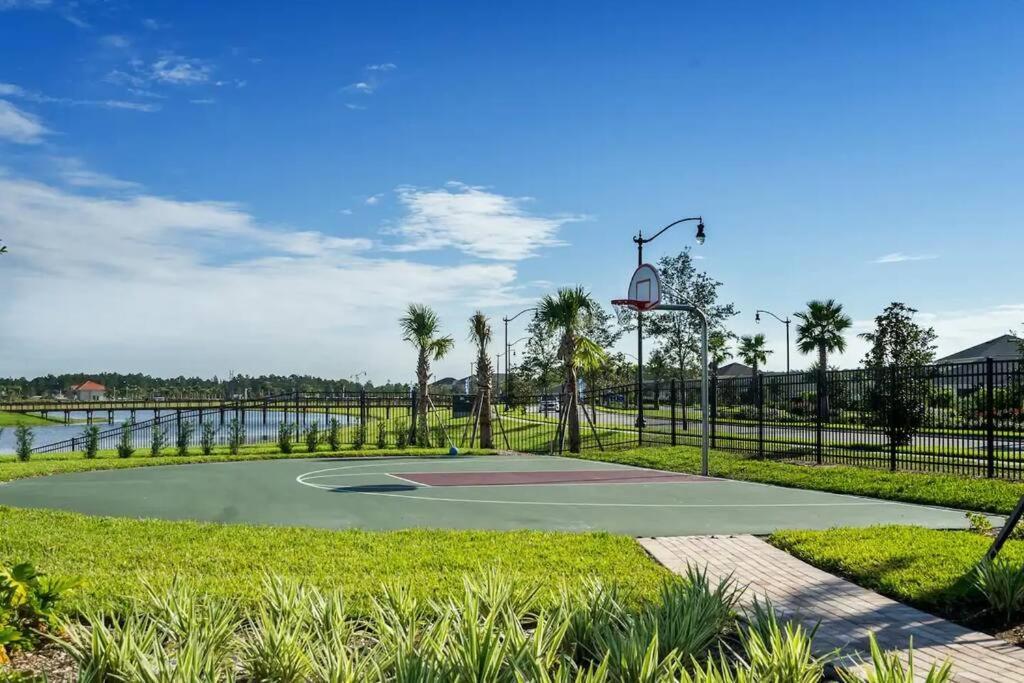 Newly Listed Townhouse Storey Lake, Free Waterpark كيسيمي المظهر الخارجي الصورة
