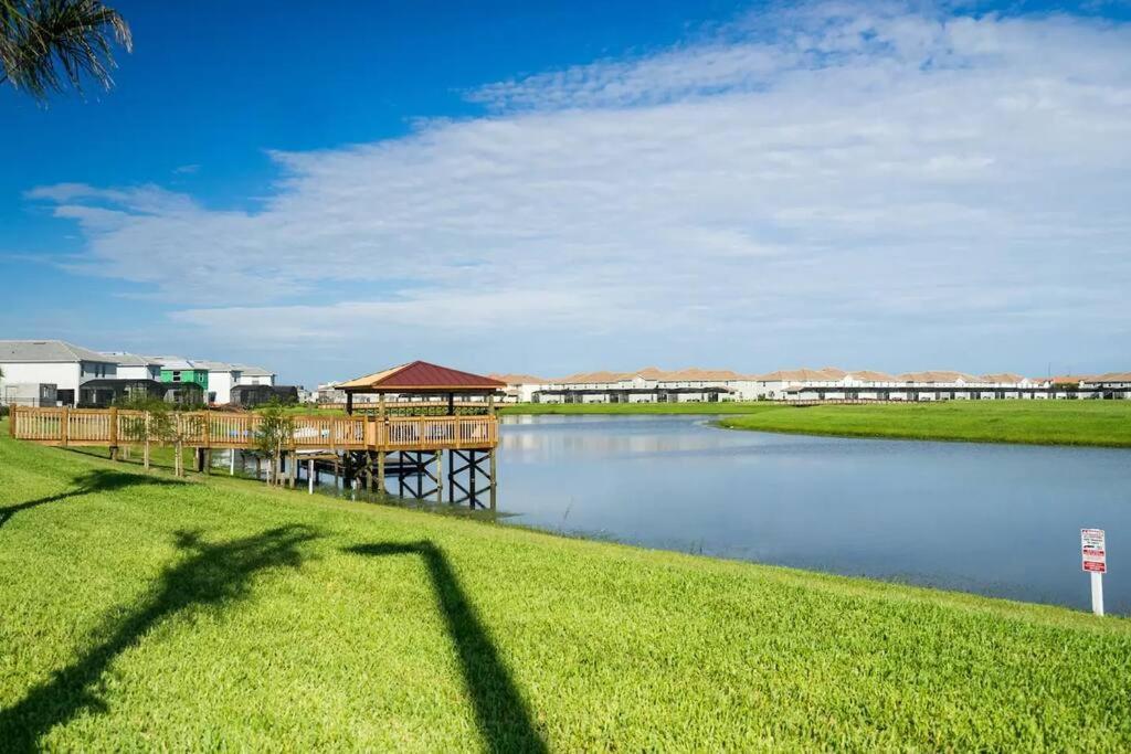 Newly Listed Townhouse Storey Lake, Free Waterpark كيسيمي المظهر الخارجي الصورة
