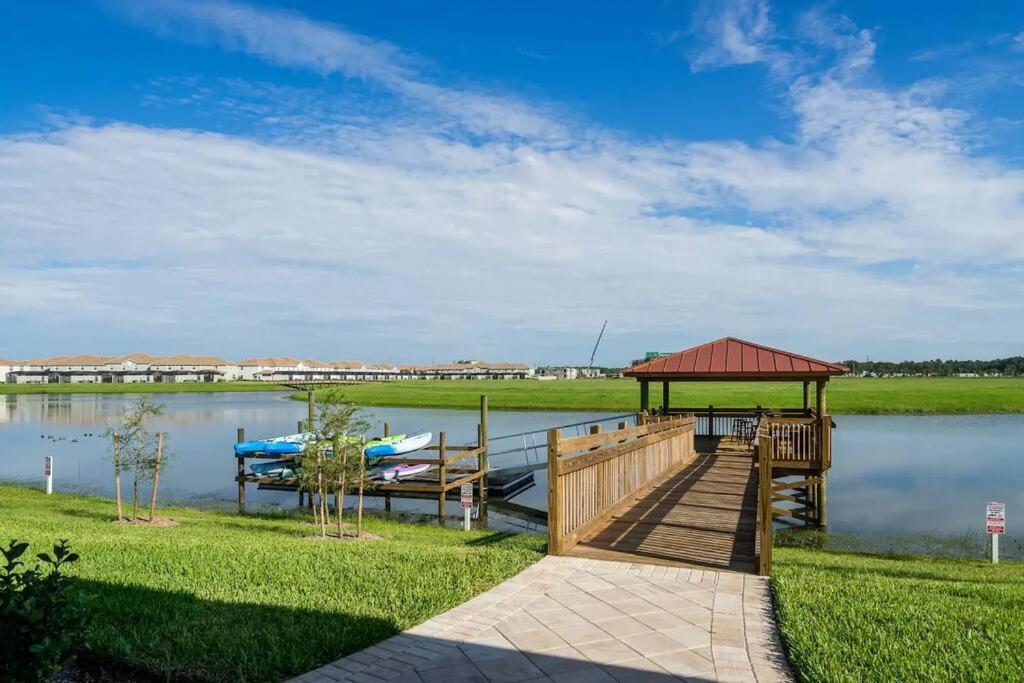 Newly Listed Townhouse Storey Lake, Free Waterpark كيسيمي المظهر الخارجي الصورة