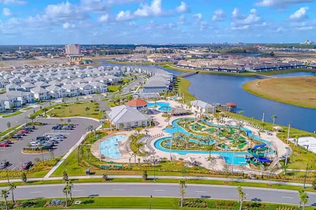 Newly Listed Townhouse Storey Lake, Free Waterpark كيسيمي المظهر الخارجي الصورة