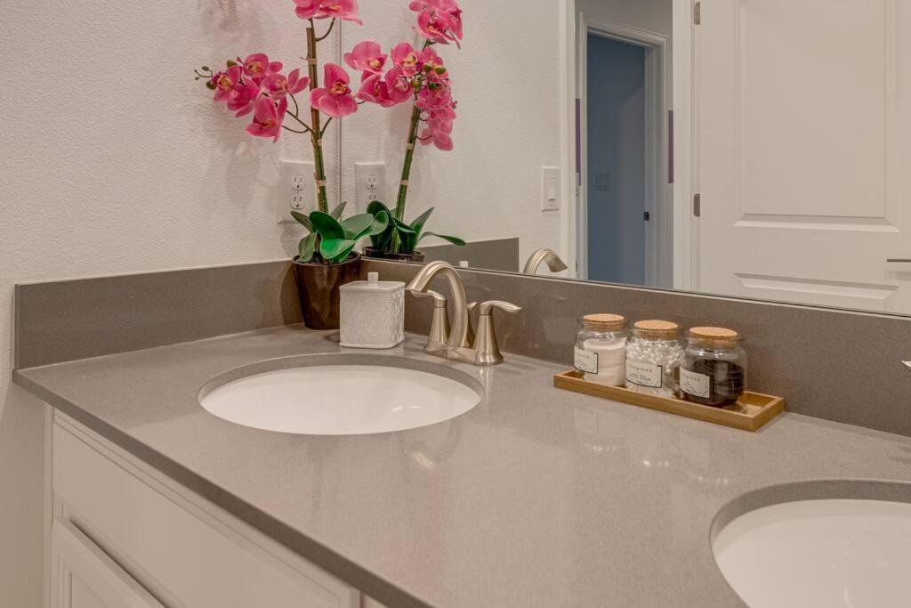 Newly Listed Townhouse Storey Lake, Free Waterpark كيسيمي المظهر الخارجي الصورة