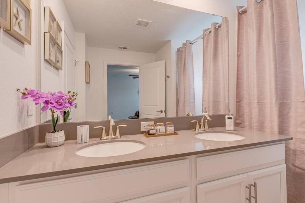 Newly Listed Townhouse Storey Lake, Free Waterpark كيسيمي المظهر الخارجي الصورة